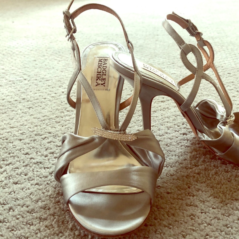 Badgley mischka satin heels